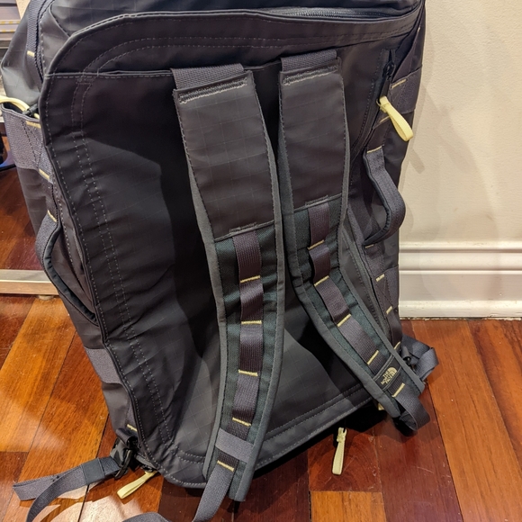 The North Face Base Camp Voyager 32L - Picture 3 of 6